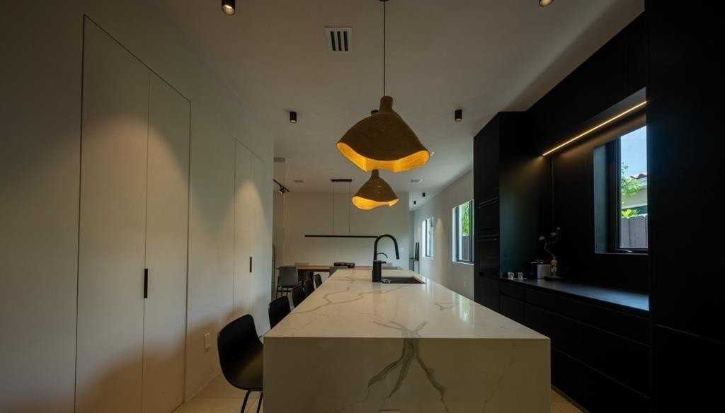 1635 Sw 19th Ter - Photo 2 of 20