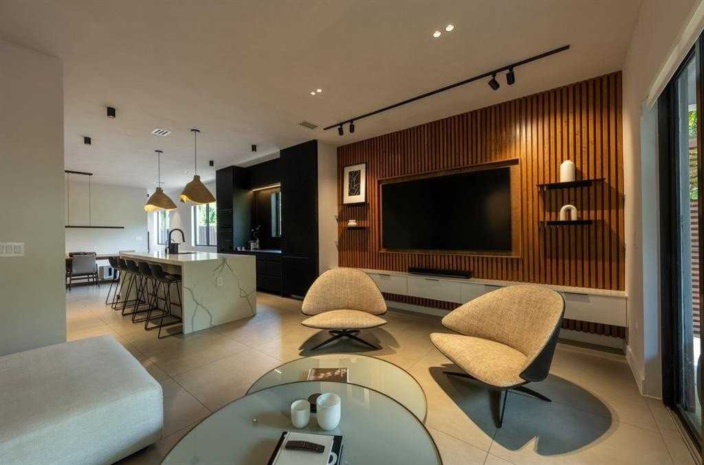 1635 Sw 19th Ter - Photo 4 of 20