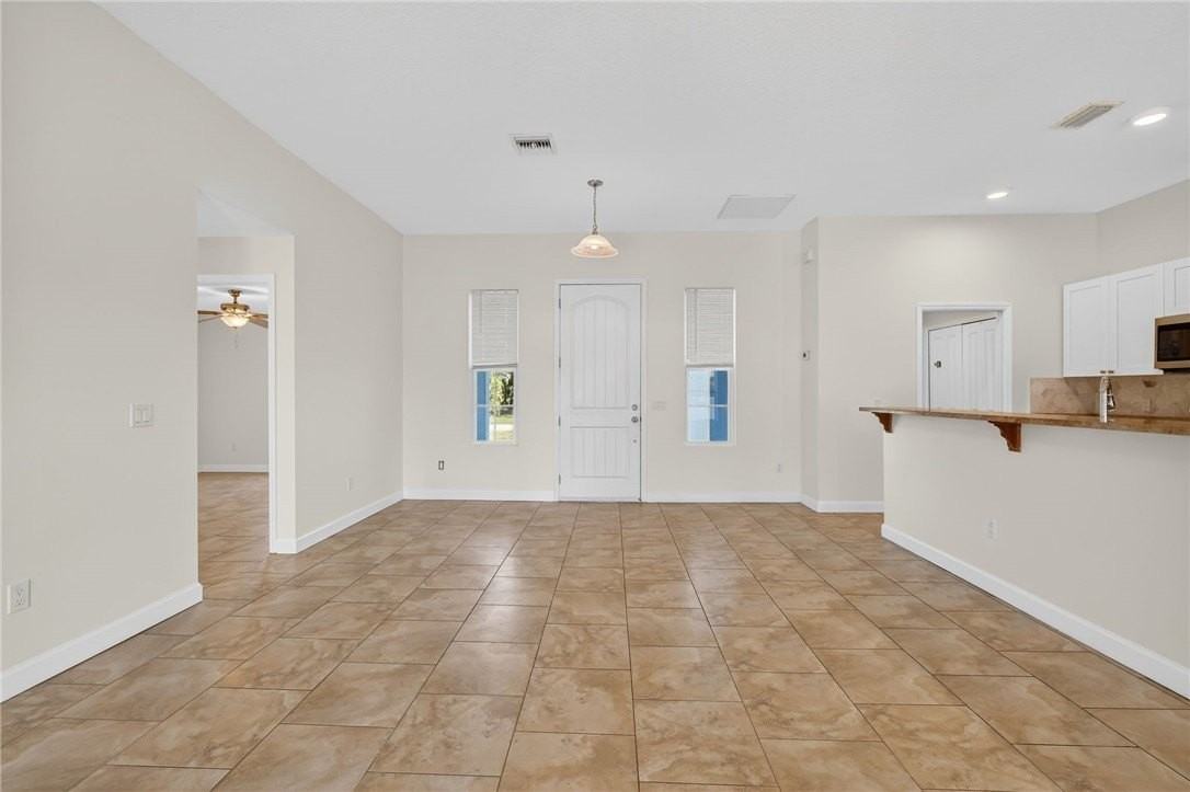 1855 17th Ave Sw - Photo 3 of 29