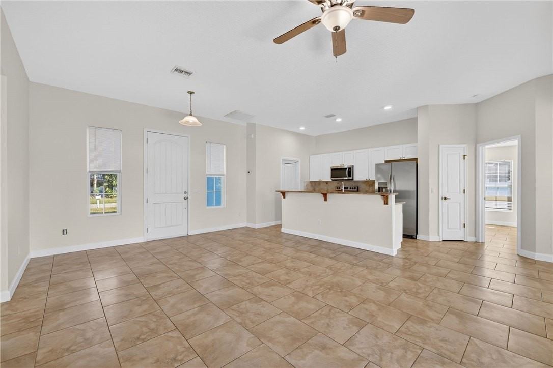 1855 17th Ave Sw - Photo 4 of 29