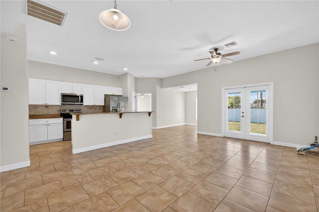 1855 17th Ave Sw - Photo 5 of 29