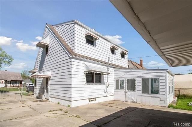 6918 Gilman St - Photo 3 of 23