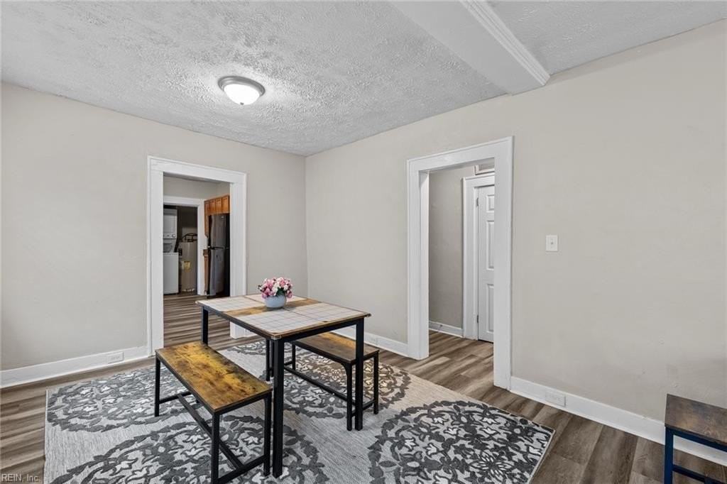 1045 W 37th St #A - Photo 5 of 23