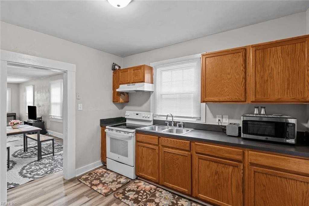 1045 W 37th St #A - Photo 6 of 23