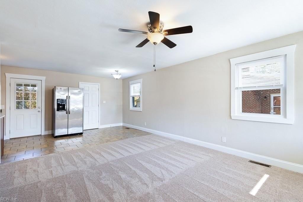 1012 Basie Cres - Photo 4 of 31