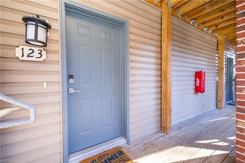 414 Delaware Ave #123