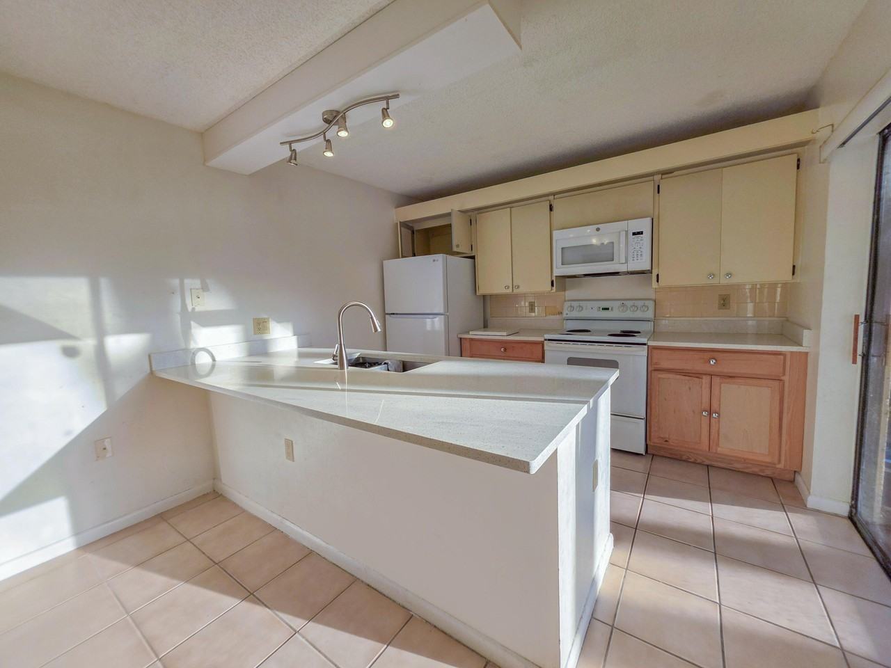 832 Blue Ridge Cir - Photo 3 of 11