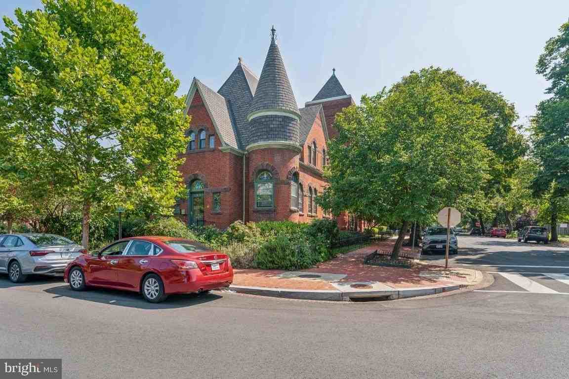 902 D St Se Unit 1 #1 - Photo 2 of 25