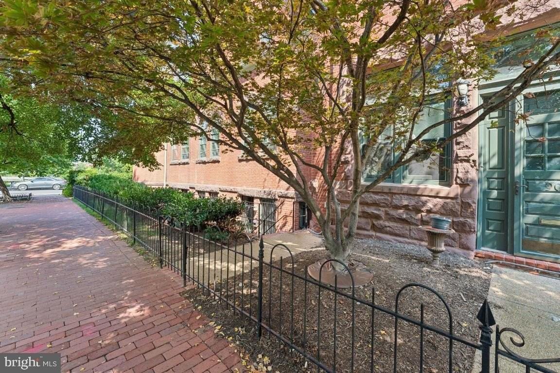 902 D St Se Unit 1 #1 - Photo 3 of 25