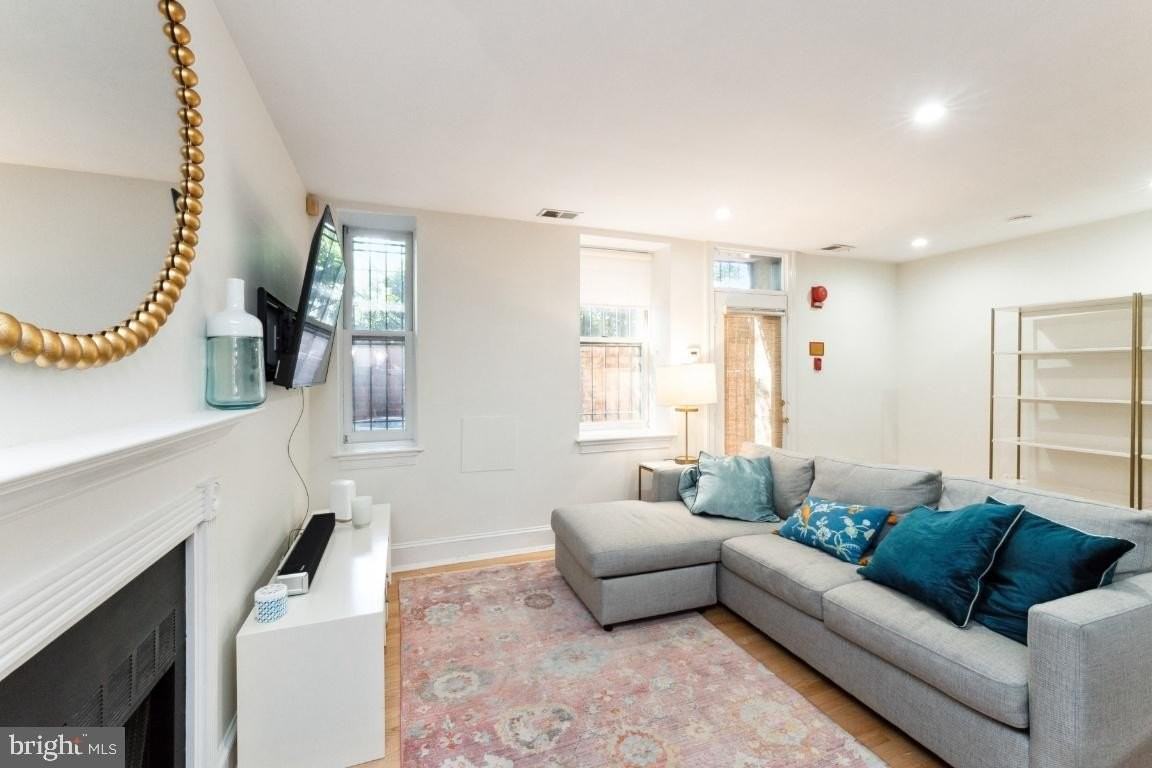 902 D St Se Unit 1 #1 - Photo 6 of 25