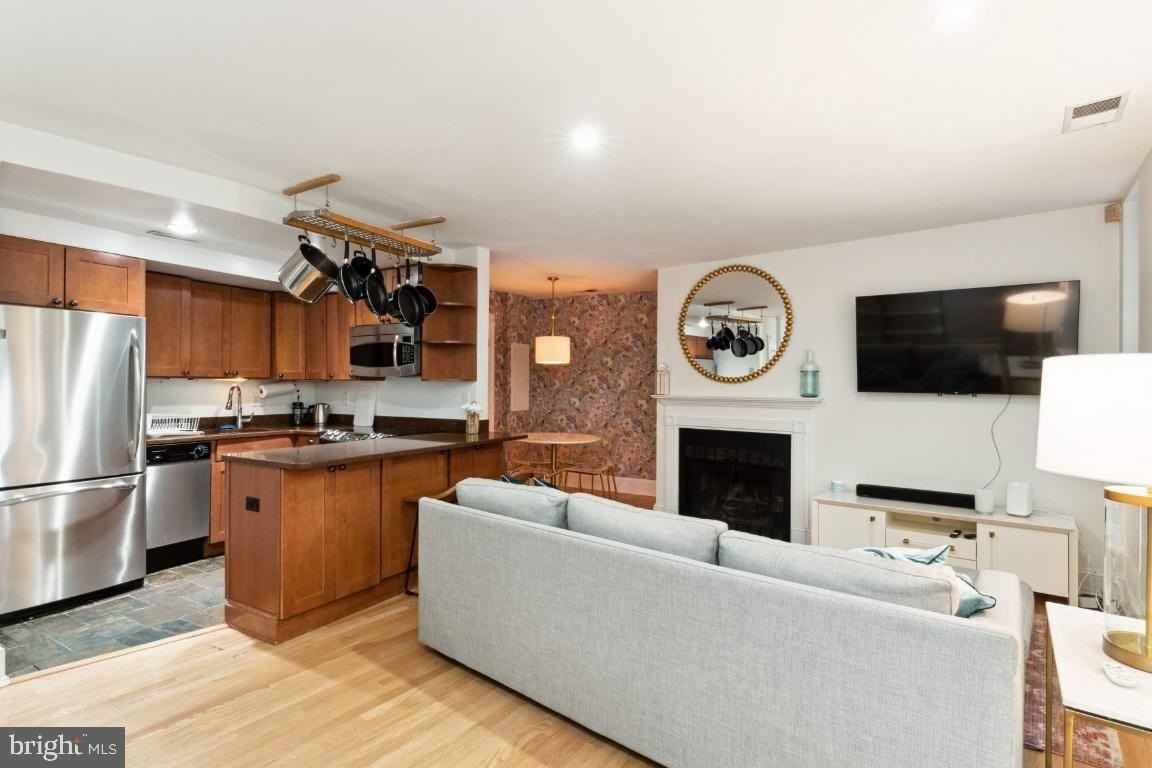 902 D St Se Unit 1 #1 - Photo 7 of 25