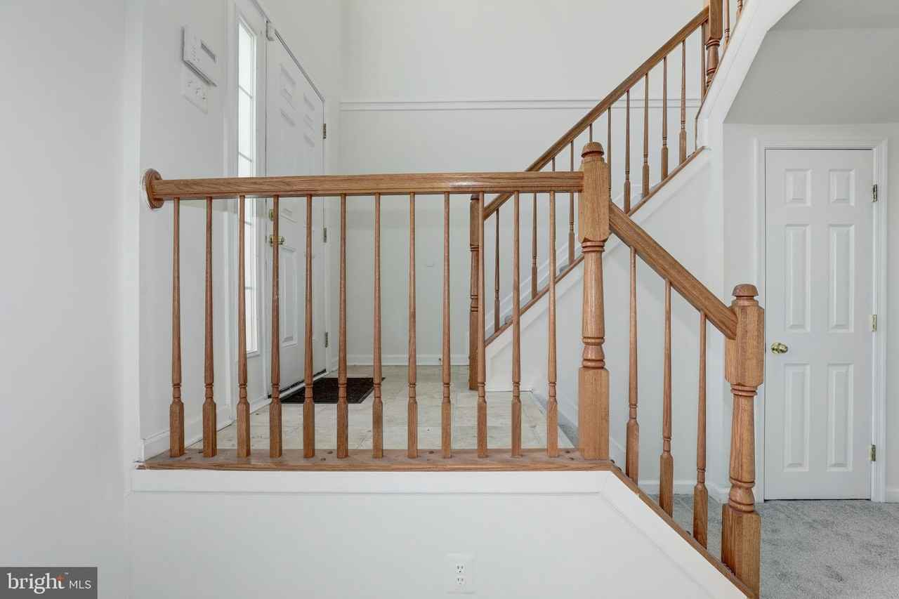 886 Lowe Rd - Photo 4 of 37