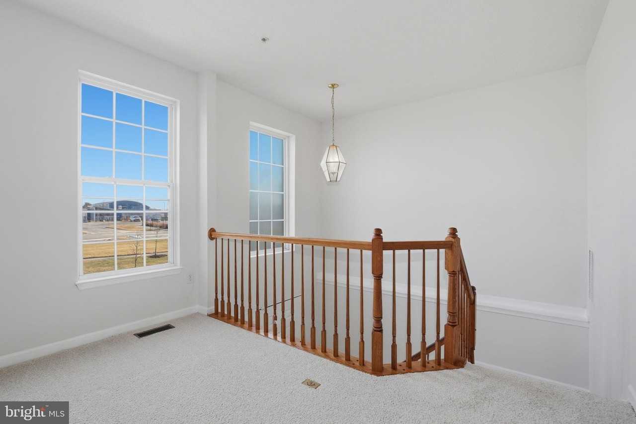 886 Lowe Rd - Photo 5 of 37