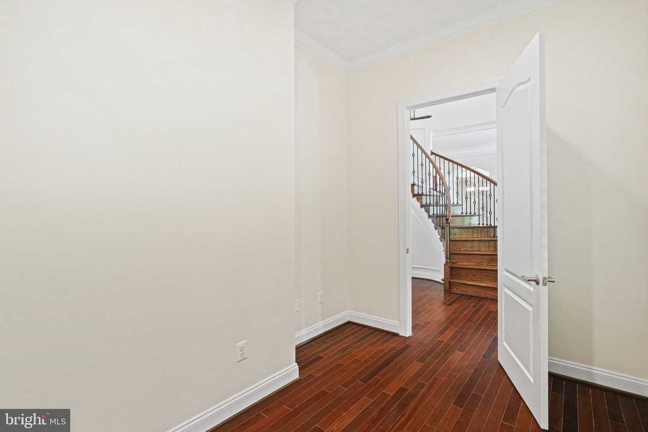 13551 Triadelphia Mill Rd - Photo 7 of 50