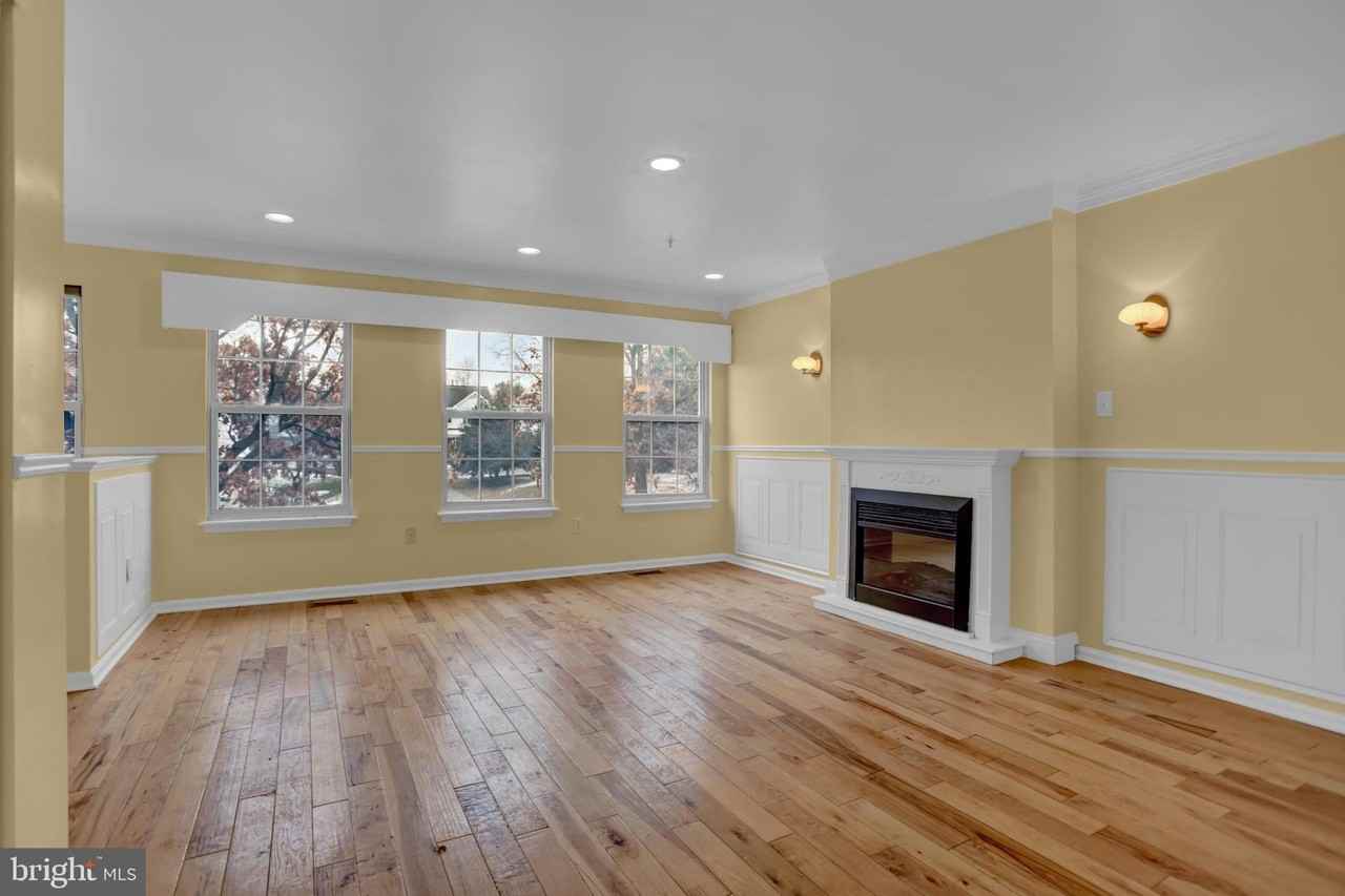 3902 Cotton Tree Ln - Photo 4 of 31