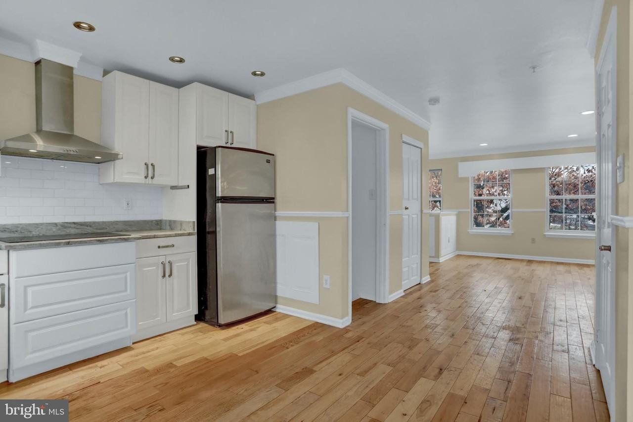 3902 Cotton Tree Ln - Photo 6 of 31