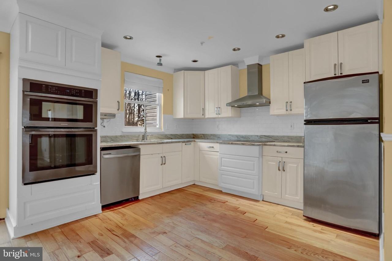 3902 Cotton Tree Ln - Photo 7 of 31