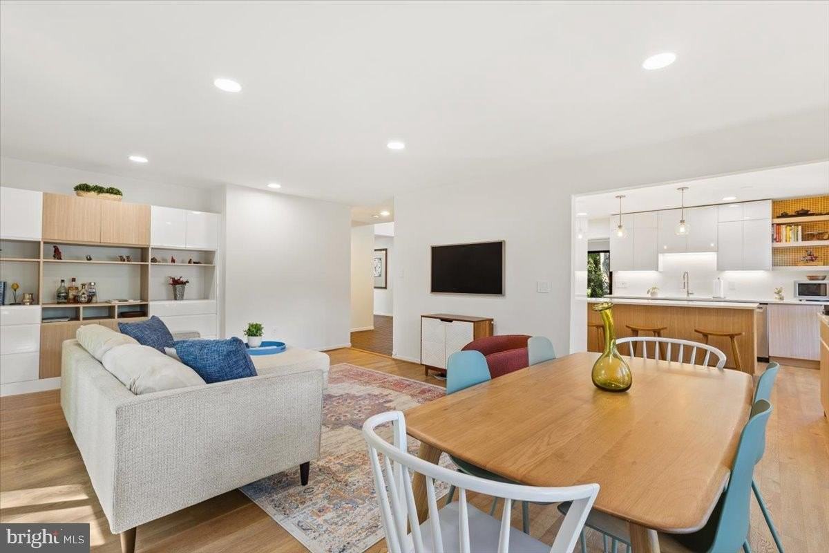 9411 Fernwood Rd - Photo 5 of 28