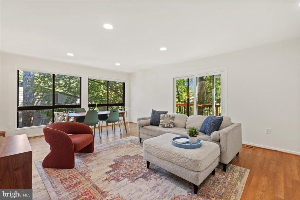 9411 Fernwood Rd - Photo 6 of 28