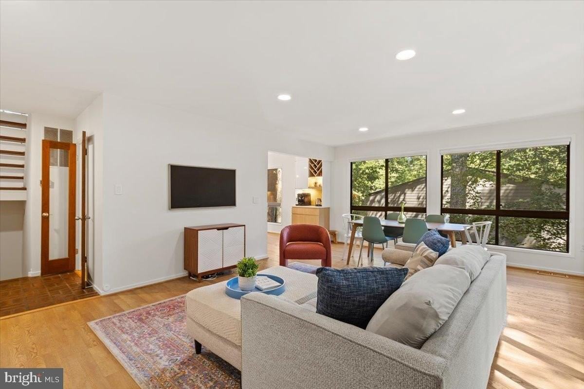 9411 Fernwood Rd - Photo 7 of 28