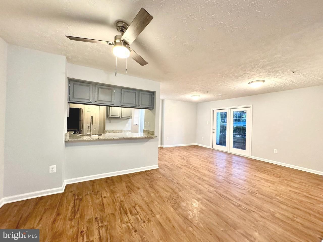 12201 Saint Peter Ct Apt D #D - Photo 4 of 36