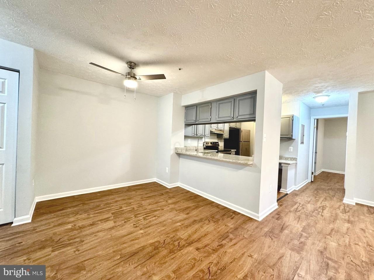 12201 Saint Peter Ct Apt D #D - Photo 5 of 36