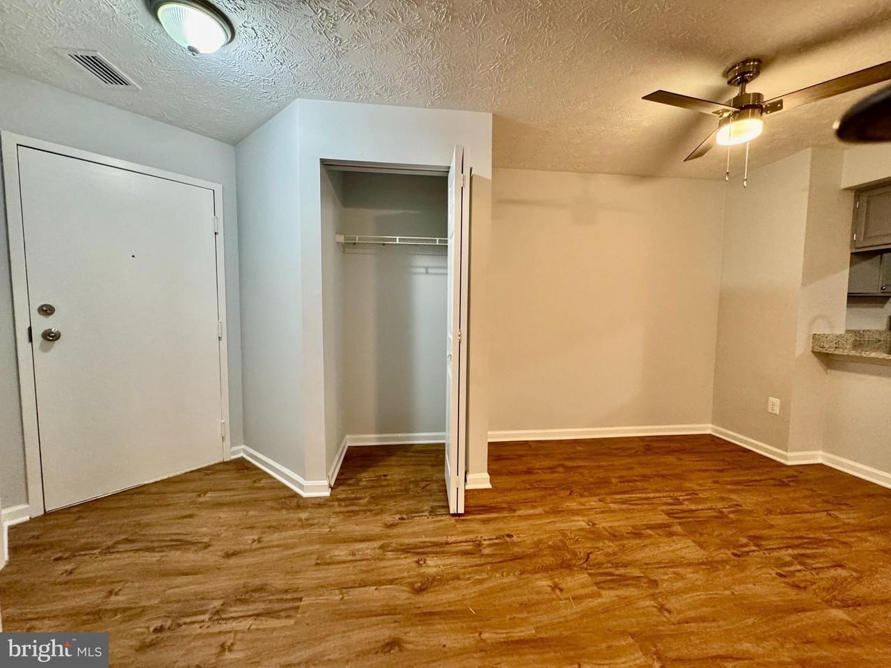 12201 Saint Peter Ct Apt D #D - Photo 7 of 36