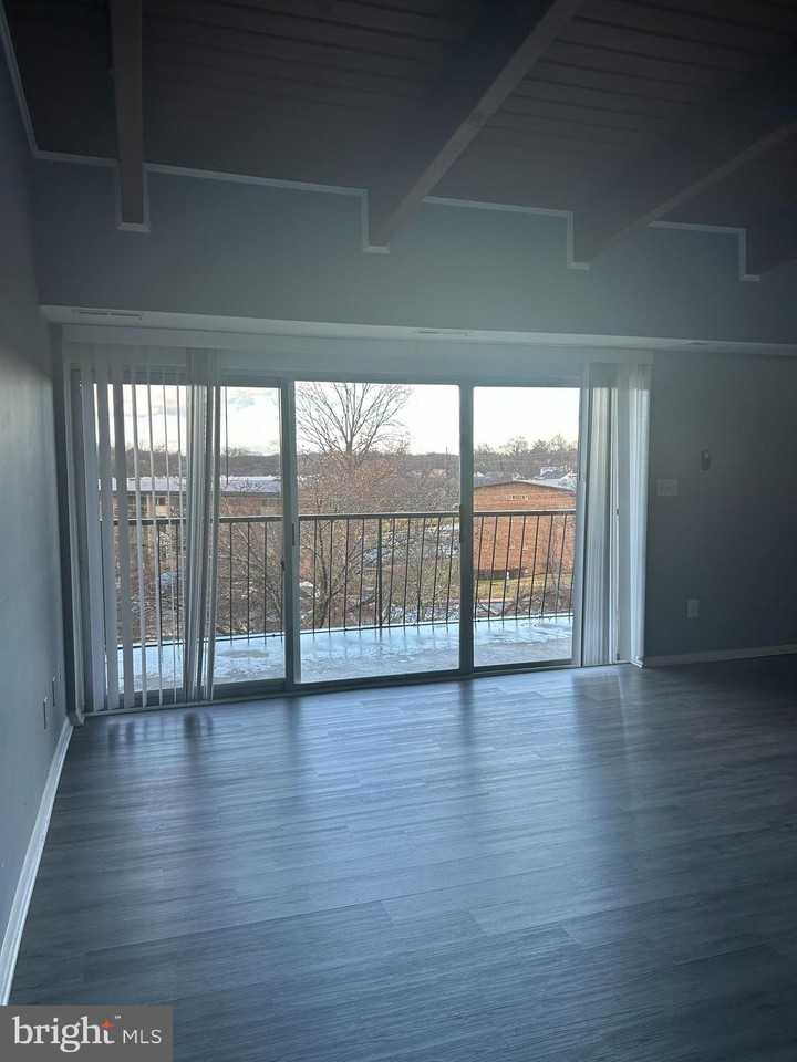 7609 Fontainebleau Dr Apt 2215 #2215 - Photo 2 of 11