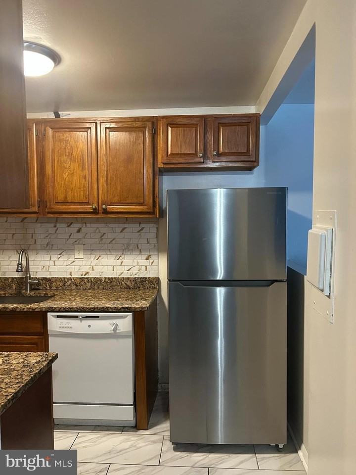 7609 Fontainebleau Dr Apt 2215 #2215 - Photo 5 of 11