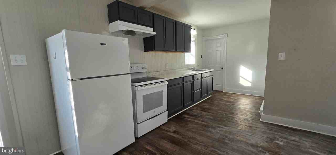 29 N Main St Apt B #B - Photo 4 of 7