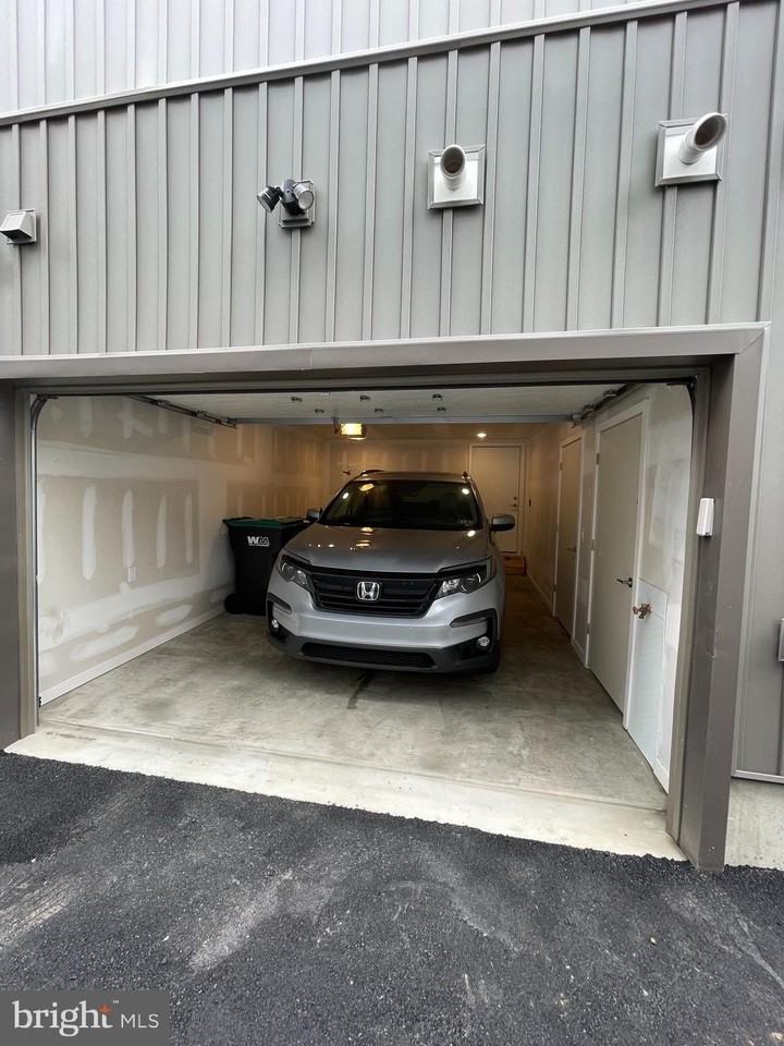 3125 Beachview Ln - Photo 6 of 37