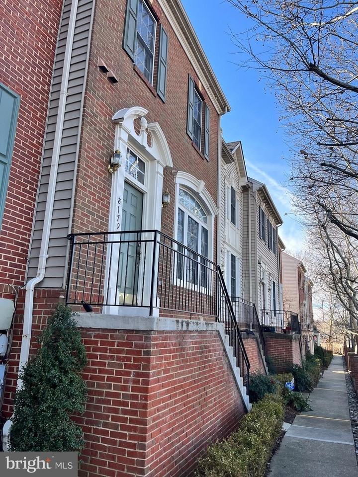 8179 Skelton Cir - Photo 2 of 32