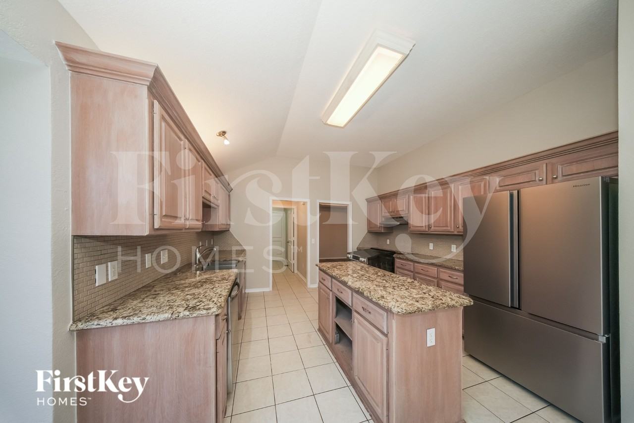 15517 Arbuckle Hts - Photo 7 of 19