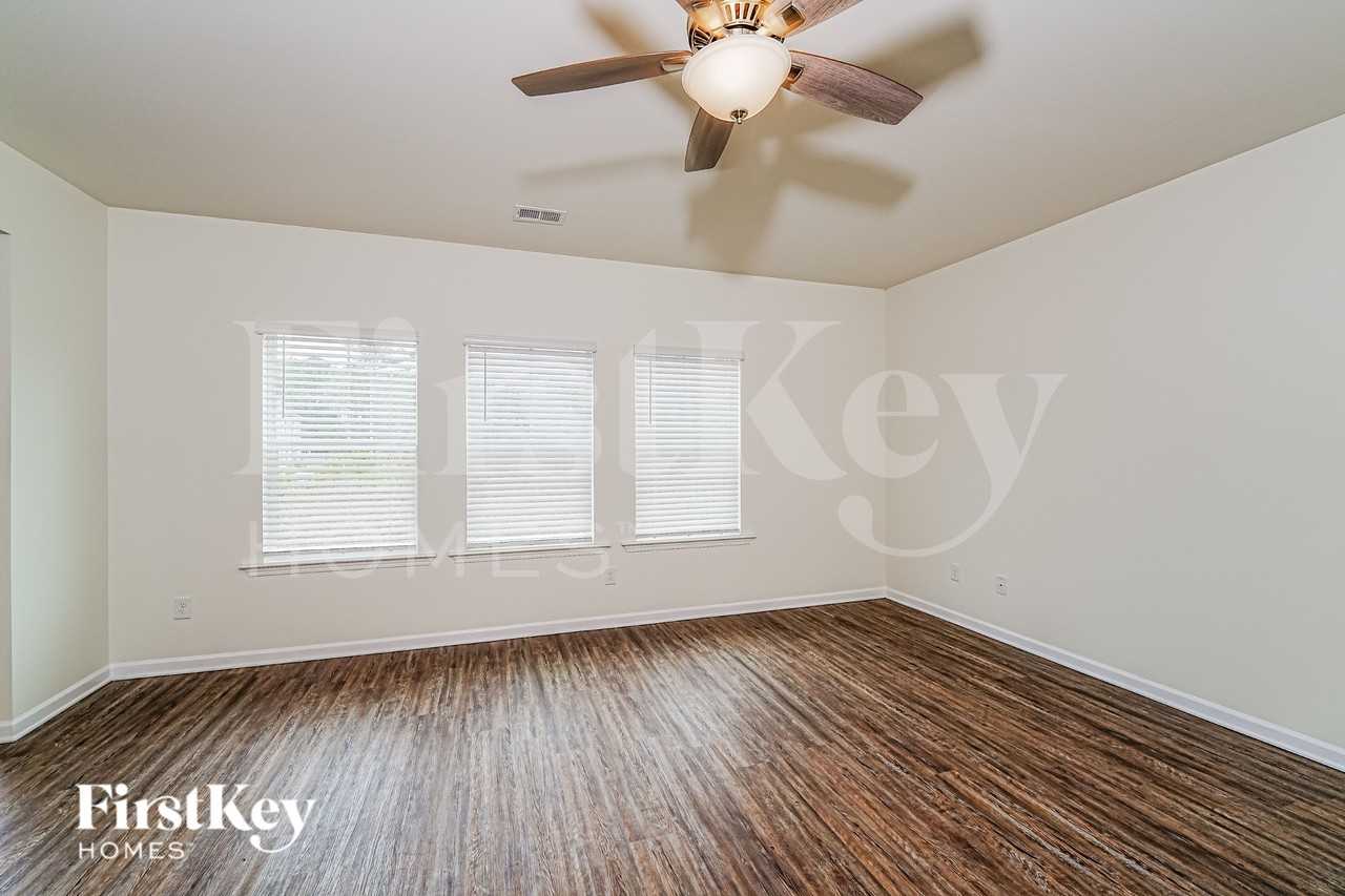 4864 Mae Beth Cir - Photo 3 of 19