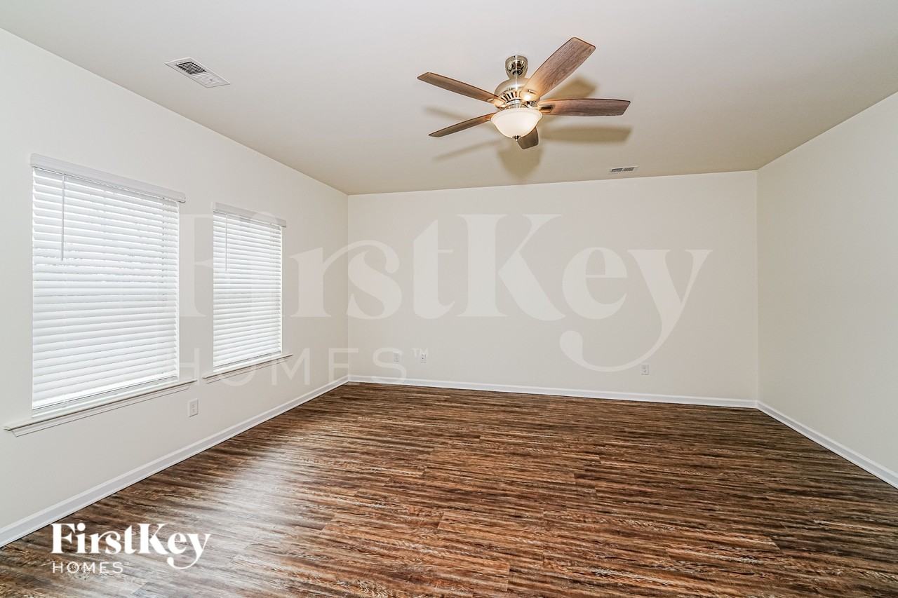 4864 Mae Beth Cir - Photo 4 of 19