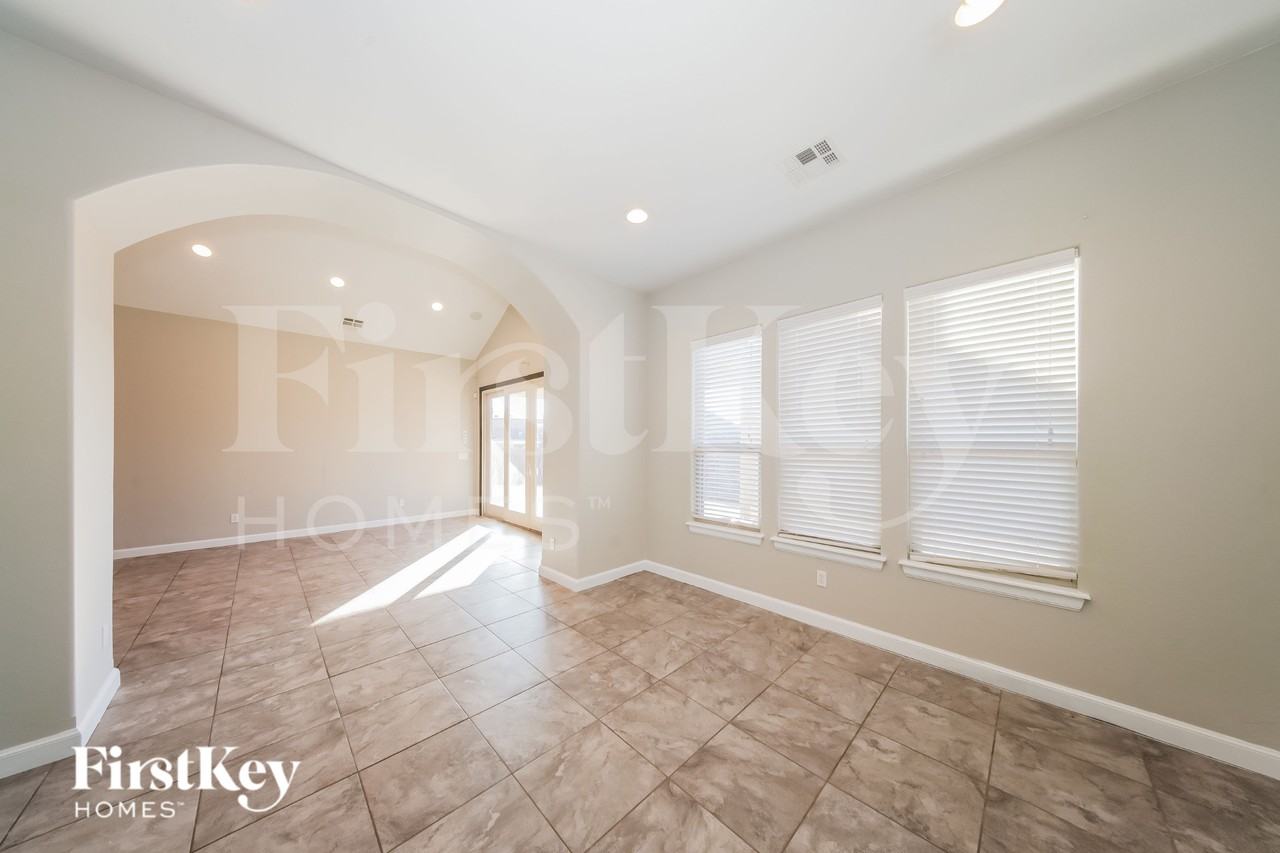 17313 Ridgewood Dr - Photo 2 of 19