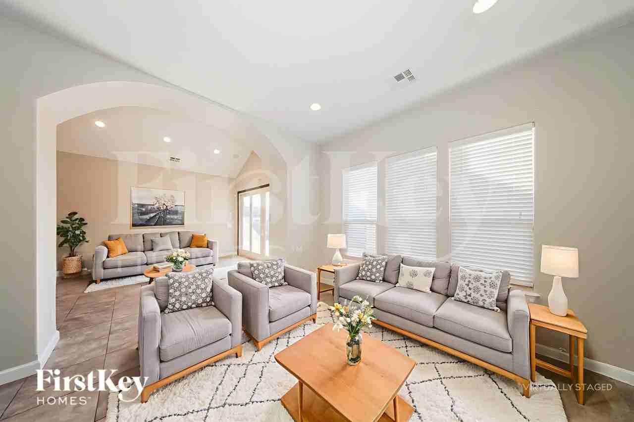 17313 Ridgewood Dr - Photo 3 of 19