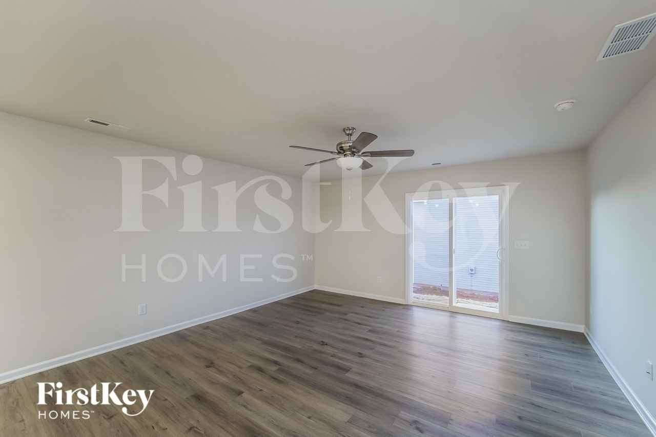 388 Hollingswood Dr - Photo 3 of 16