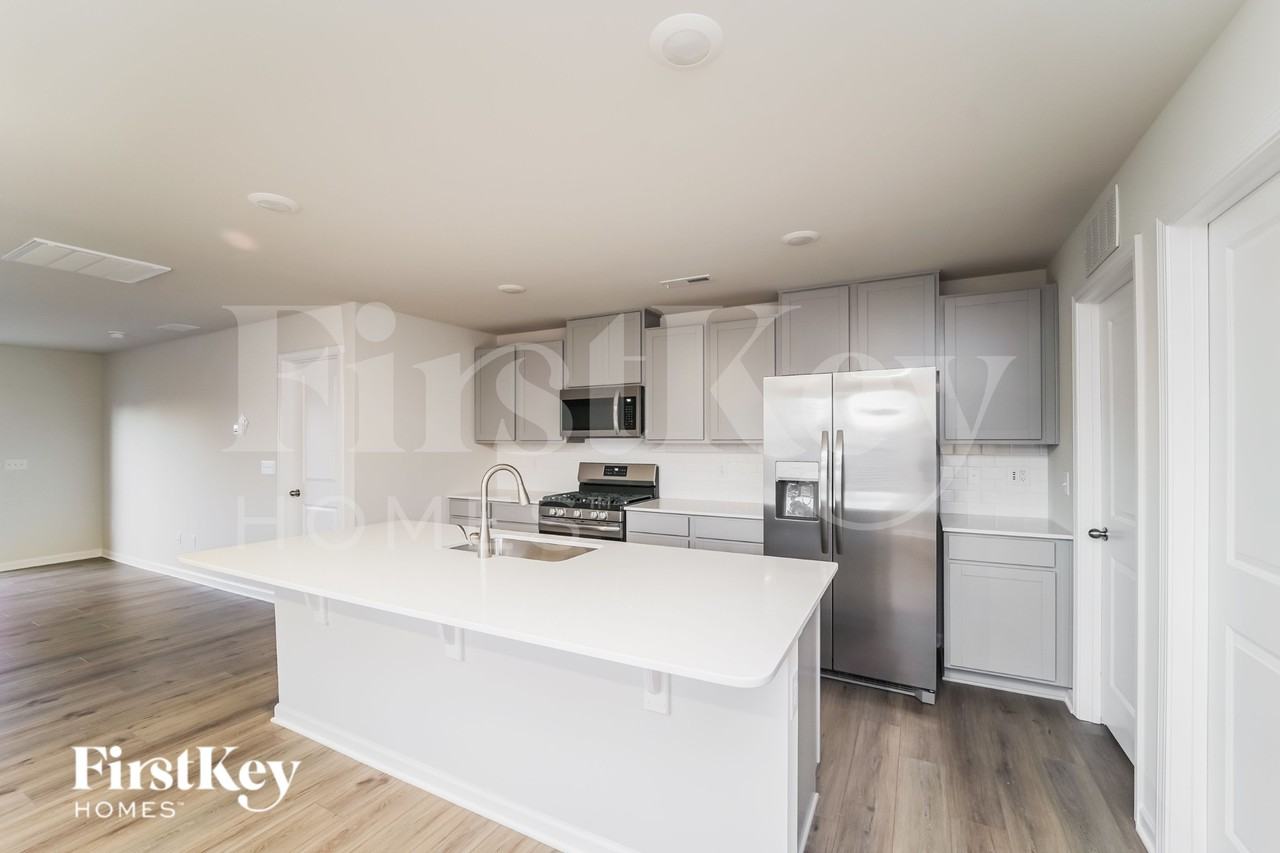 388 Hollingswood Dr - Photo 6 of 16