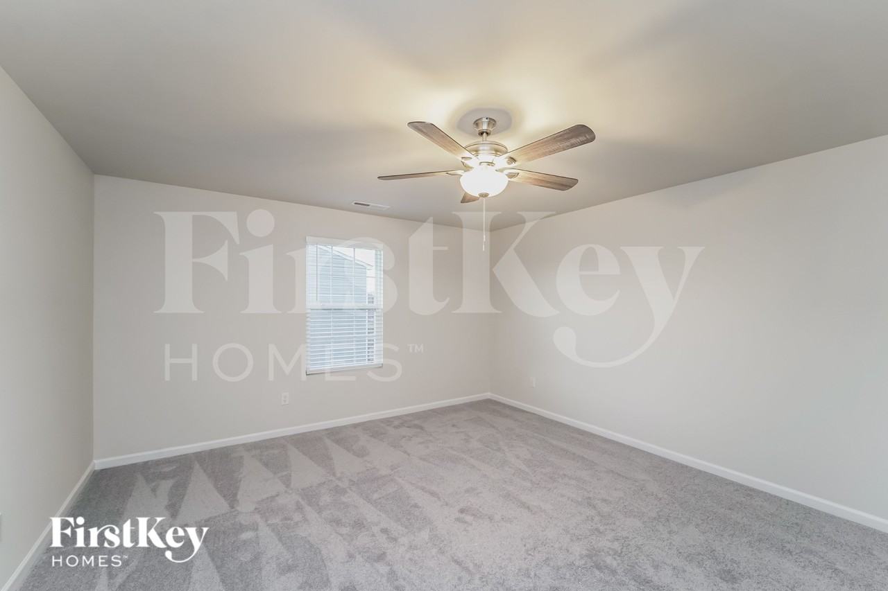 388 Hollingswood Dr - Photo 7 of 16