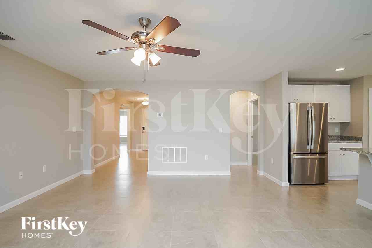 429 Earheart Dr - Photo 2 of 15