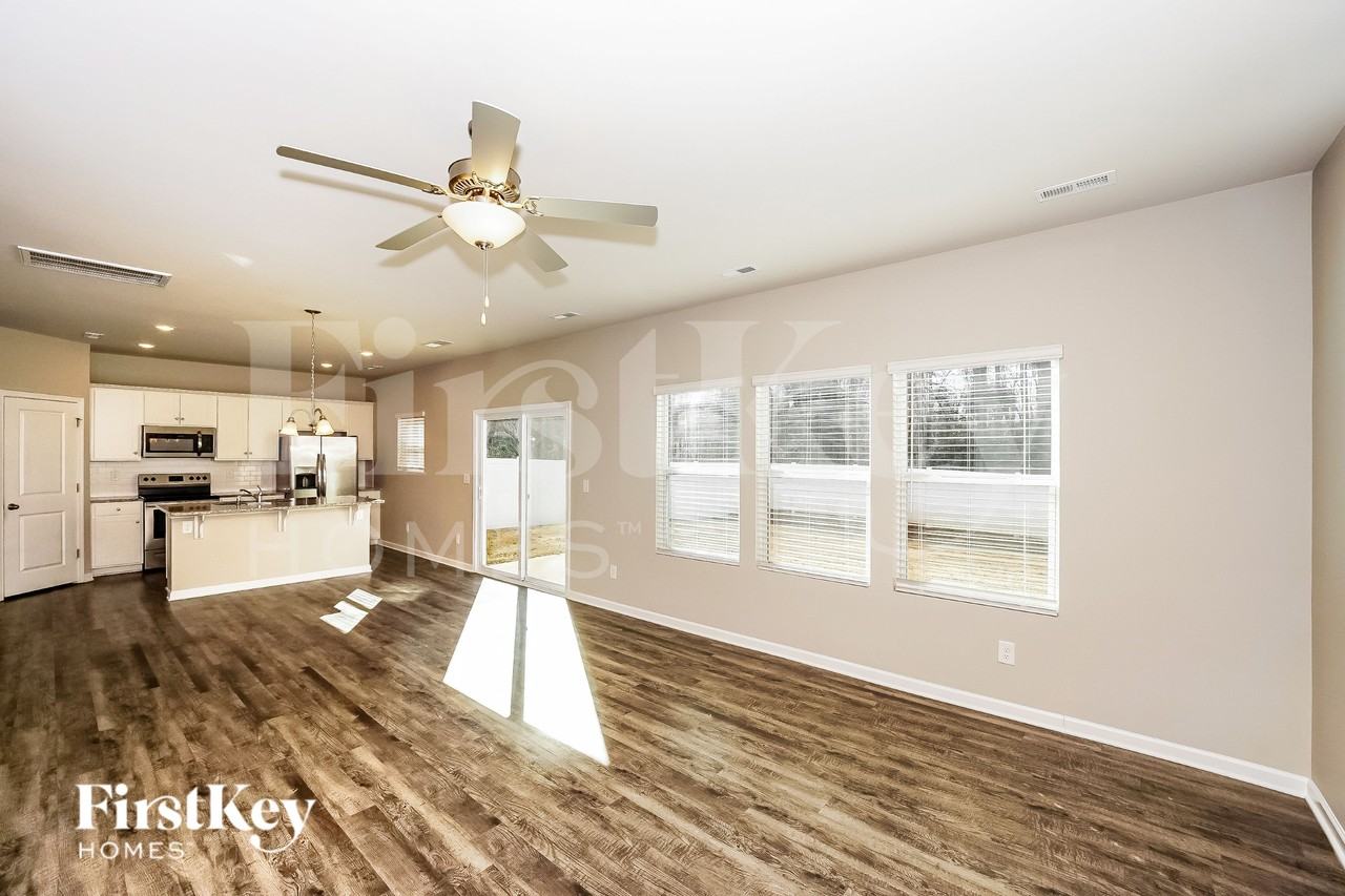 9620 Hamel St - Photo 4 of 19