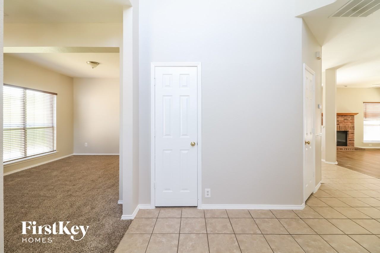 8517 Prairie Rose Ln - Photo 2 of 15