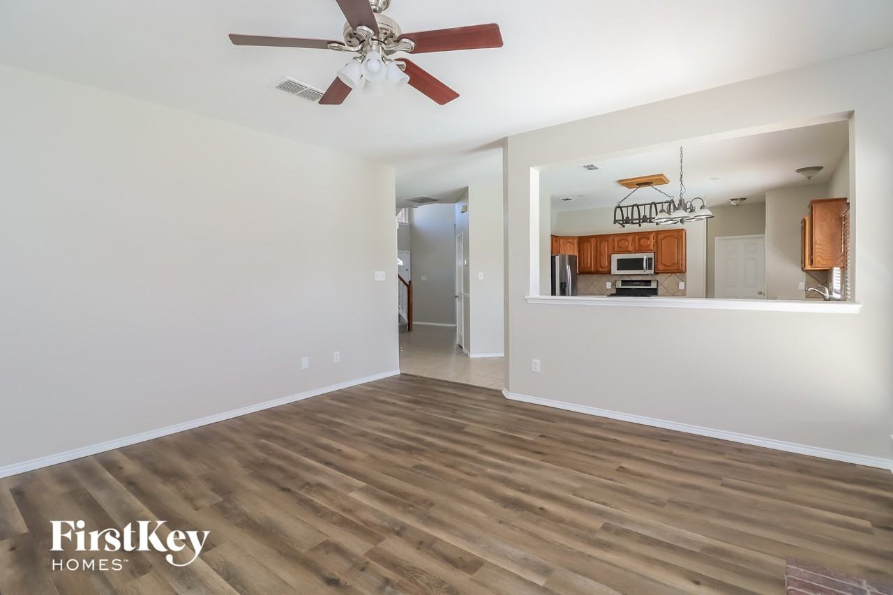 8517 Prairie Rose Ln - Photo 4 of 15