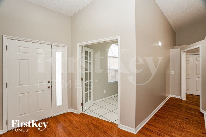 9801 Sunnyoak Dr - Photo 2 of 15