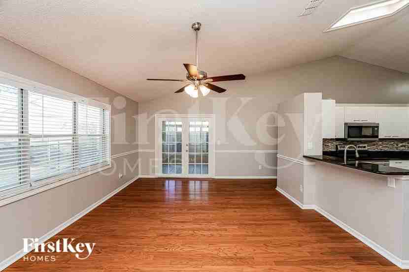 9801 Sunnyoak Dr - Photo 3 of 15