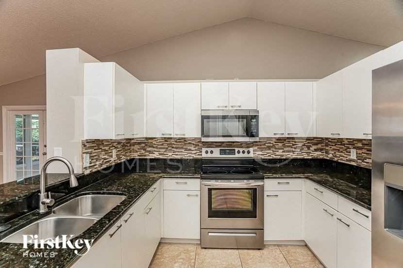 9801 Sunnyoak Dr - Photo 5 of 15