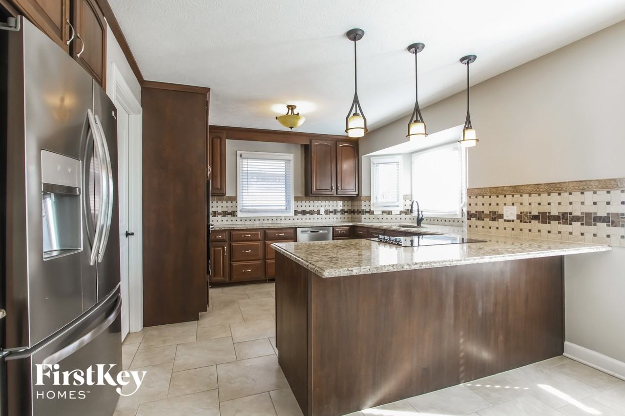 6775 Anna Ct - Photo 3 of 9