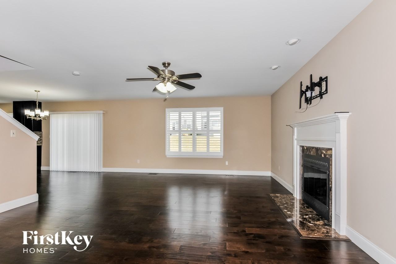 678 Lost Canyon Blvd - Photo 4 of 15