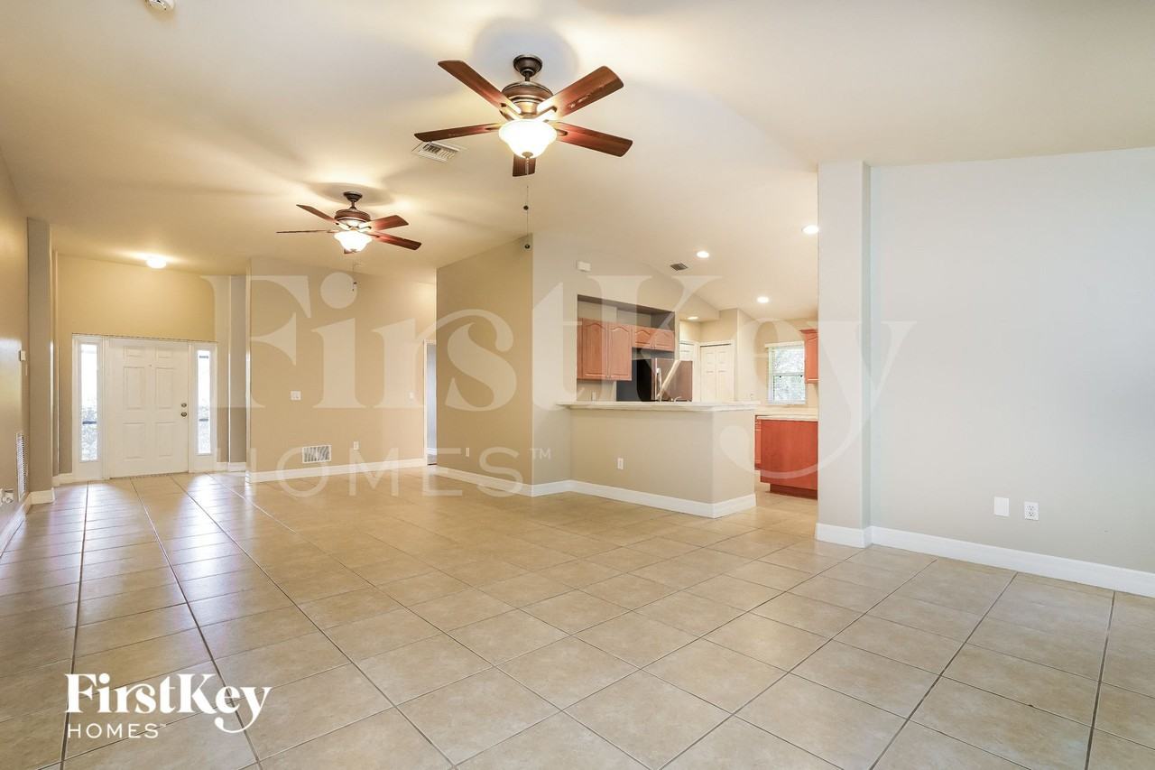 419 Conlee St - Photo 3 of 15